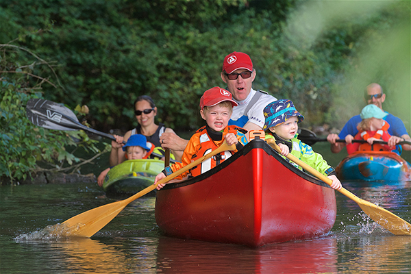 Participate in, or come and watch one of the highlights of the Belper250 calendar – Paddle Peak’s Derwent River Cruise!